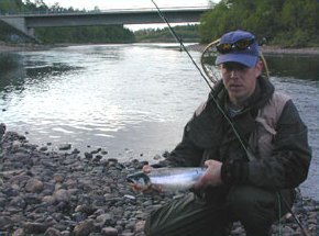 Johannes and the grilse that SFM-toimitus caught